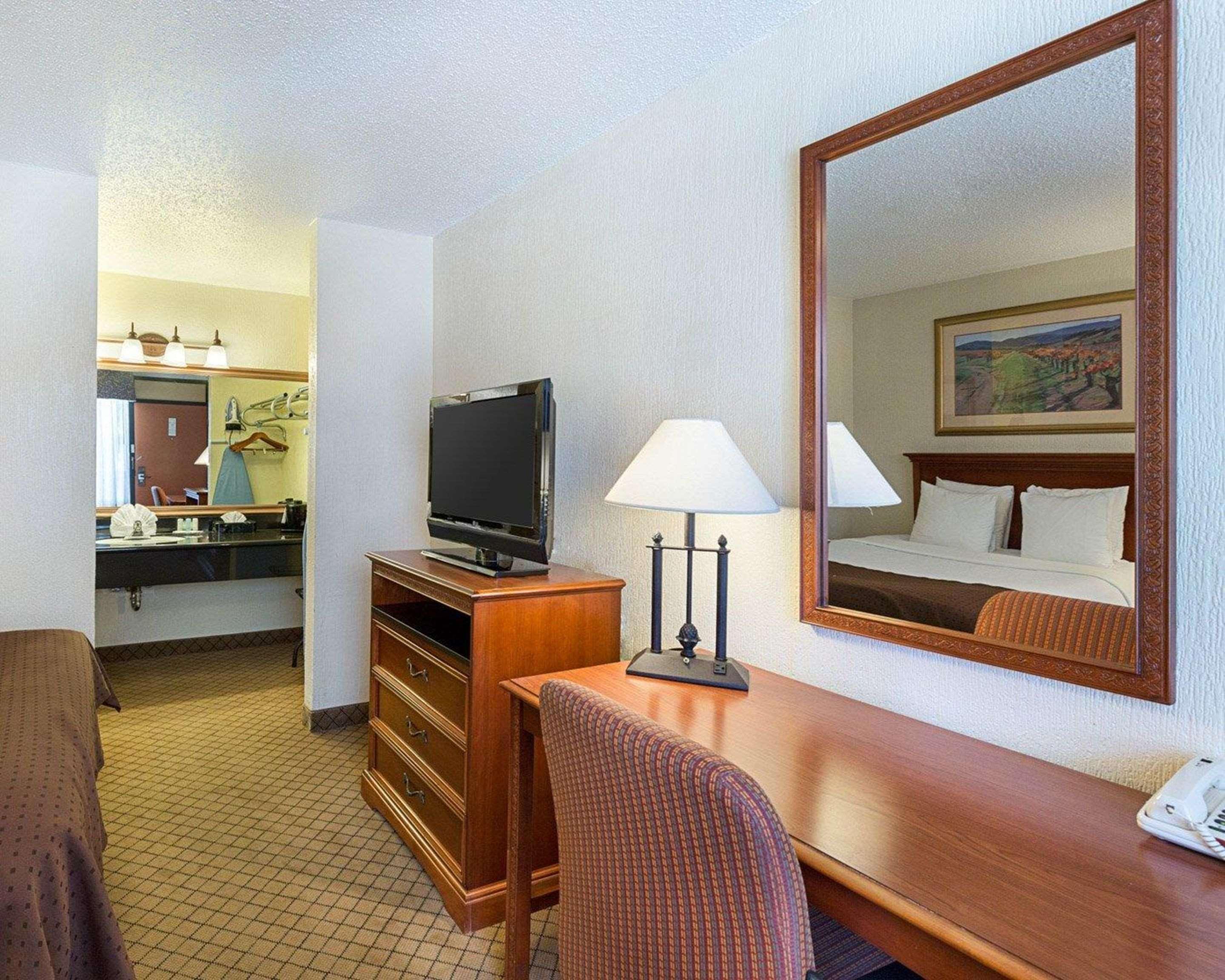 Greentree Hotel & Extended Stay I-10 Fwy Houston, Channelview, Baytown Buitenkant foto